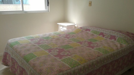 EXCELENTE APARTAMENTO COM VISTA PARA O MAR NOS INGLESES