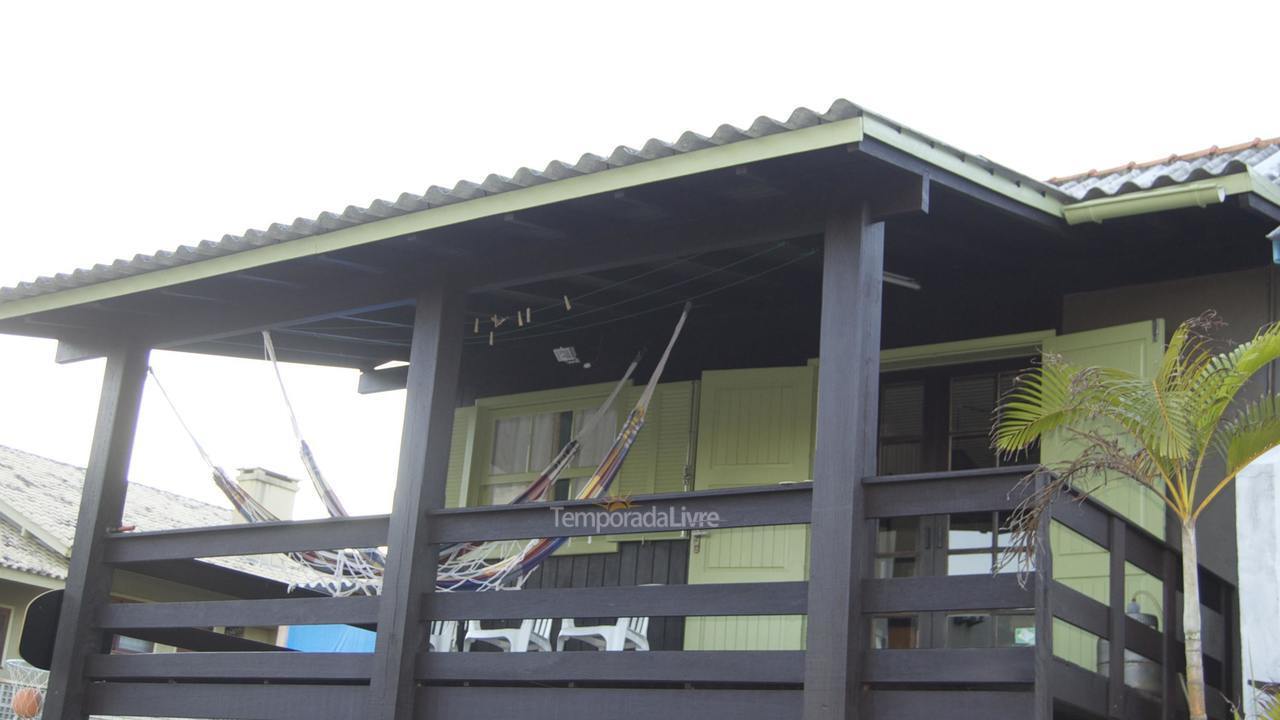 Casa para alquiler de vacaciones em Bombinhas (Praia de Quatro Ilhas)