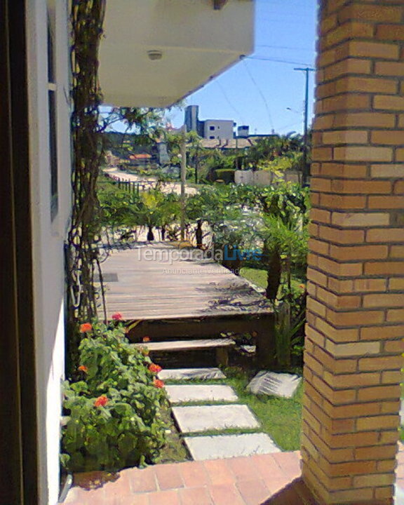 Casa para aluguel de temporada em Bombinhas (Canto Grande)