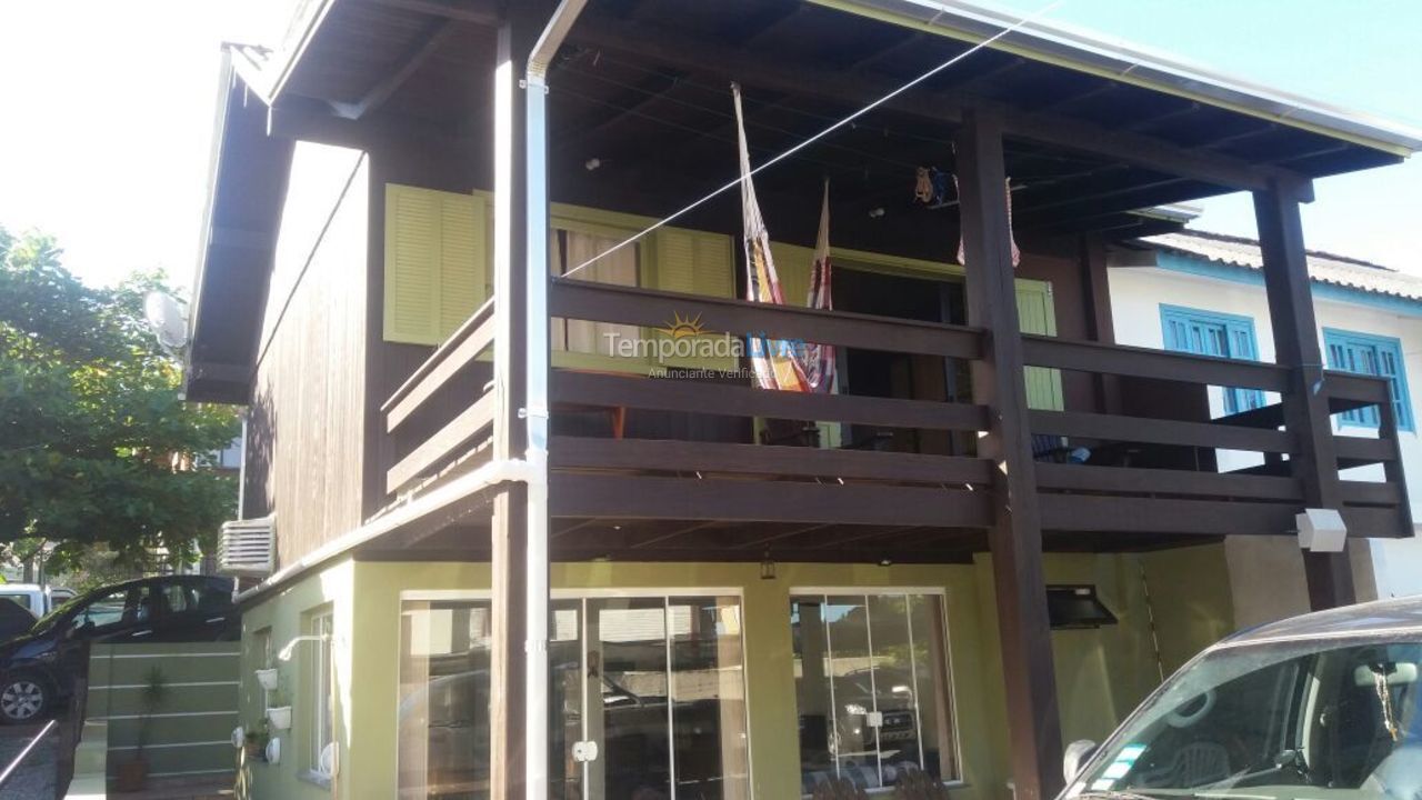 Casa para alquiler de vacaciones em Bombinhas (Praia de Quatro Ilhas)