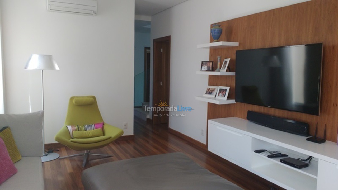 Casa para aluguel de temporada em São Sebastião (Praia da Baleia)