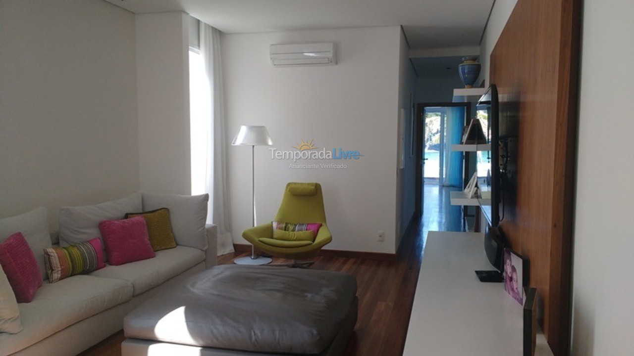 Casa para aluguel de temporada em São Sebastião (Praia da Baleia)