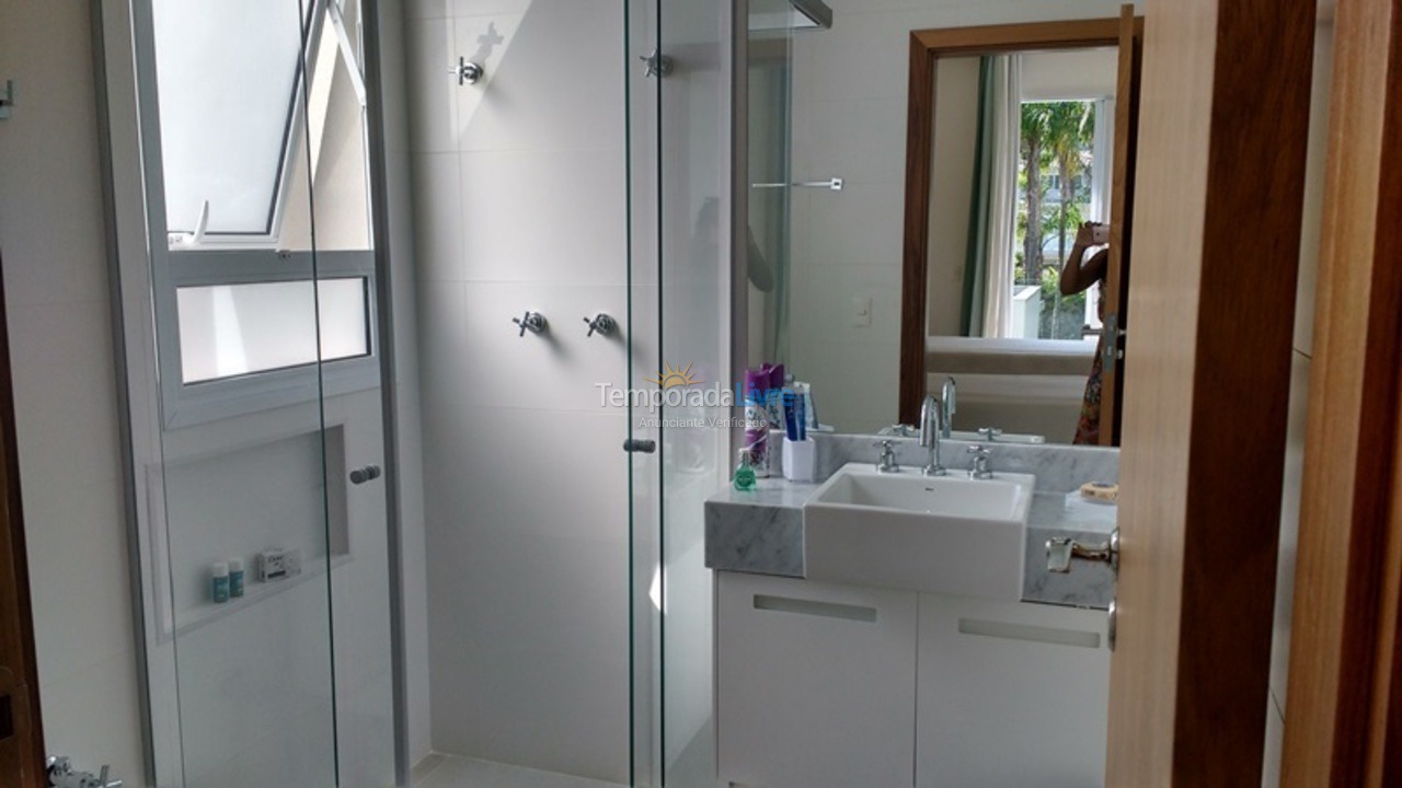 Casa para aluguel de temporada em São Sebastião (Praia da Baleia)