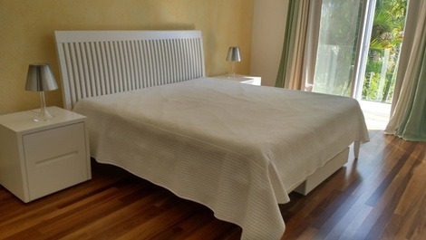 CASA FRENTE AO MAR NA PRAIA DA BALEIA