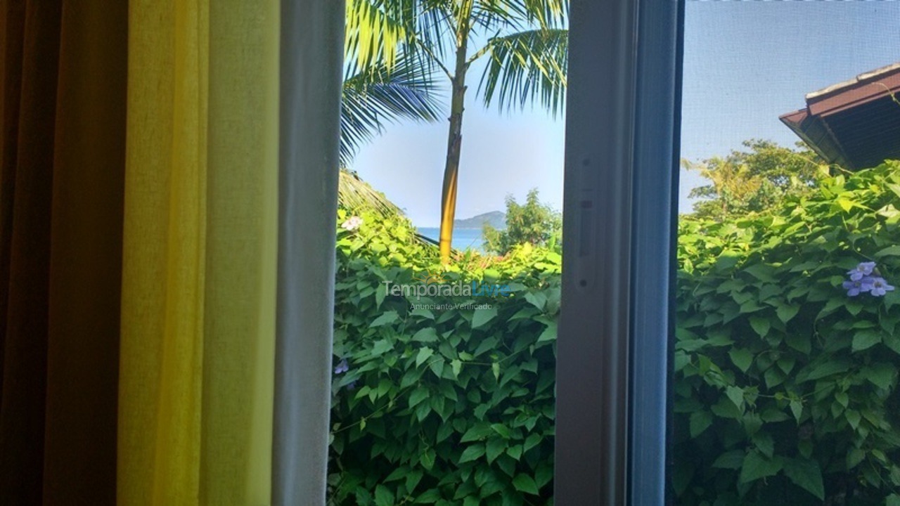 Casa para aluguel de temporada em São Sebastião (Praia da Baleia)