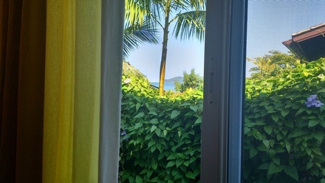 CASA FRENTE AO MAR NA PRAIA DA BALEIA