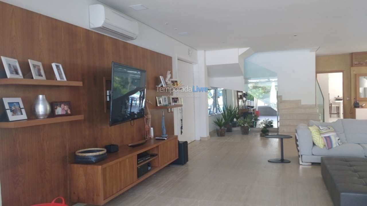 Casa para aluguel de temporada em São Sebastião (Praia da Baleia)