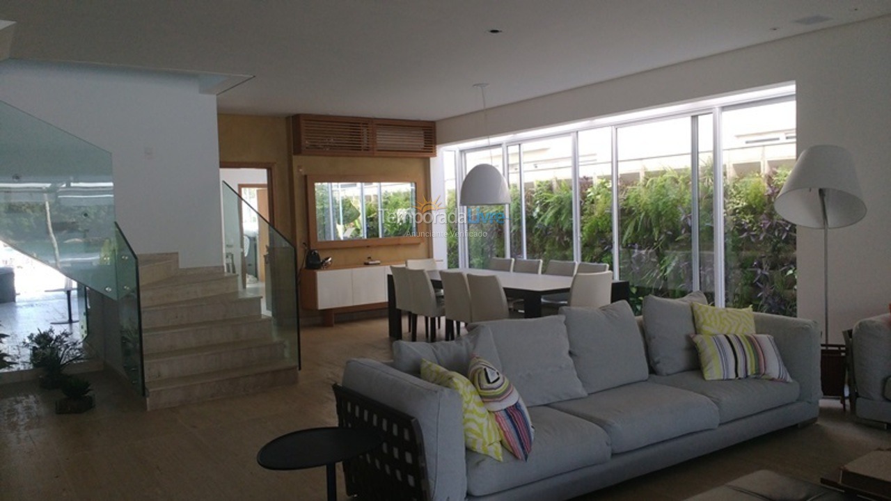 Casa para aluguel de temporada em São Sebastião (Praia da Baleia)