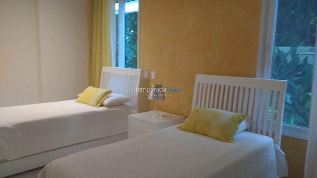 Casa para aluguel de temporada em São Sebastião (Praia da Baleia)