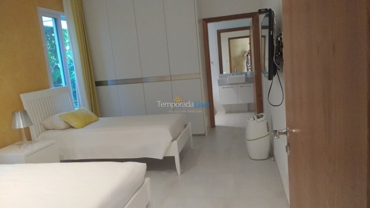 Casa para aluguel de temporada em São Sebastião (Praia da Baleia)