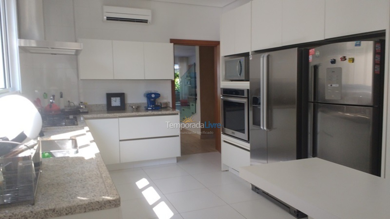 Casa para aluguel de temporada em São Sebastião (Praia da Baleia)