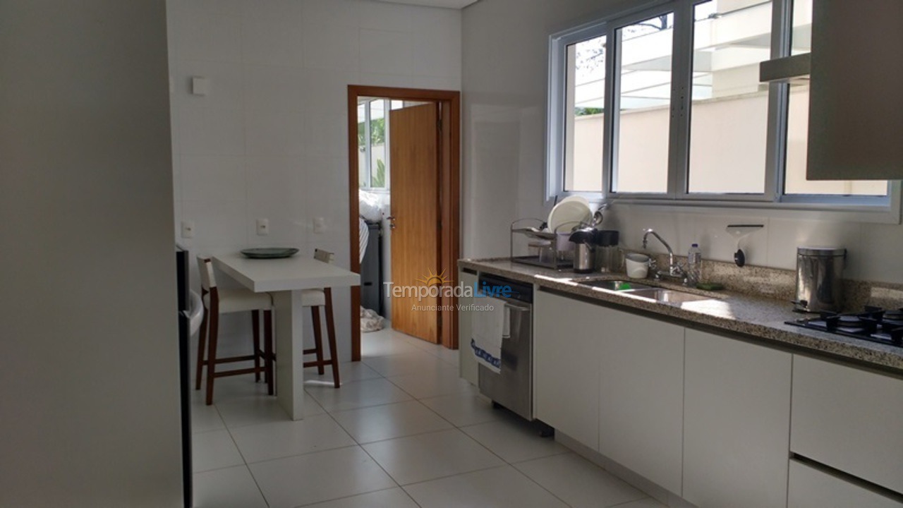 Casa para aluguel de temporada em São Sebastião (Praia da Baleia)