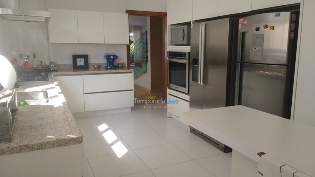 Casa para aluguel de temporada em São Sebastião (Praia da Baleia)