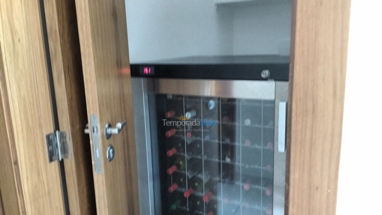 Casa para aluguel de temporada em São Sebastião (Praia da Baleia)