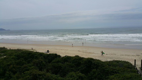 APARTMENT WITH SEA VIEW AND DIRECT OUT ON THE BEACH