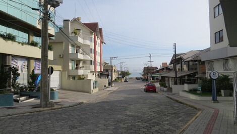 Vista da frente do predio até a praia