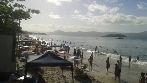 EPECTACULAR HOUSE 4 DORM (SUITE), 4 AIR CONDITIONED, A SEA QUADRA!