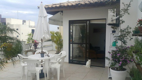 ALQUILO COBERTURA EN PLAYA HERMOSA EN INGLÉS, EN FRENTE DE LA PLAYA.