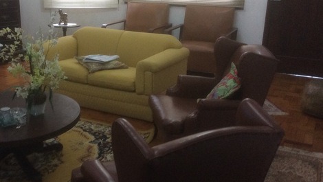 O apartamento se situa na área mais nobre e turística de Teresópolis (bairro do Alto). 