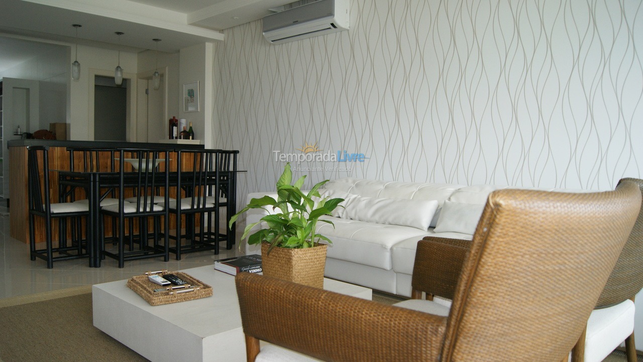 Apartamento para aluguel de temporada em Florianópolis (Praia Brava)