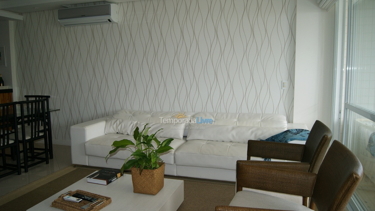 Apartamento para aluguel de temporada em Florianópolis (Praia Brava)