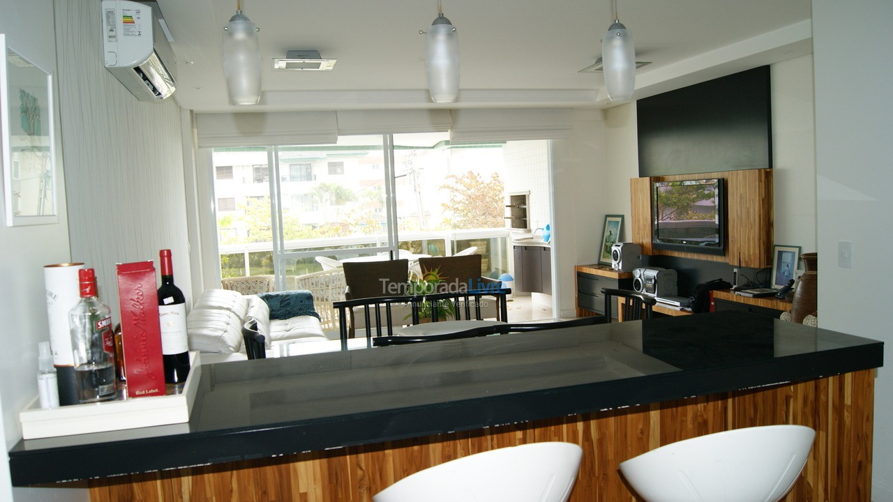 Apartamento para aluguel de temporada em Florianópolis (Praia Brava)