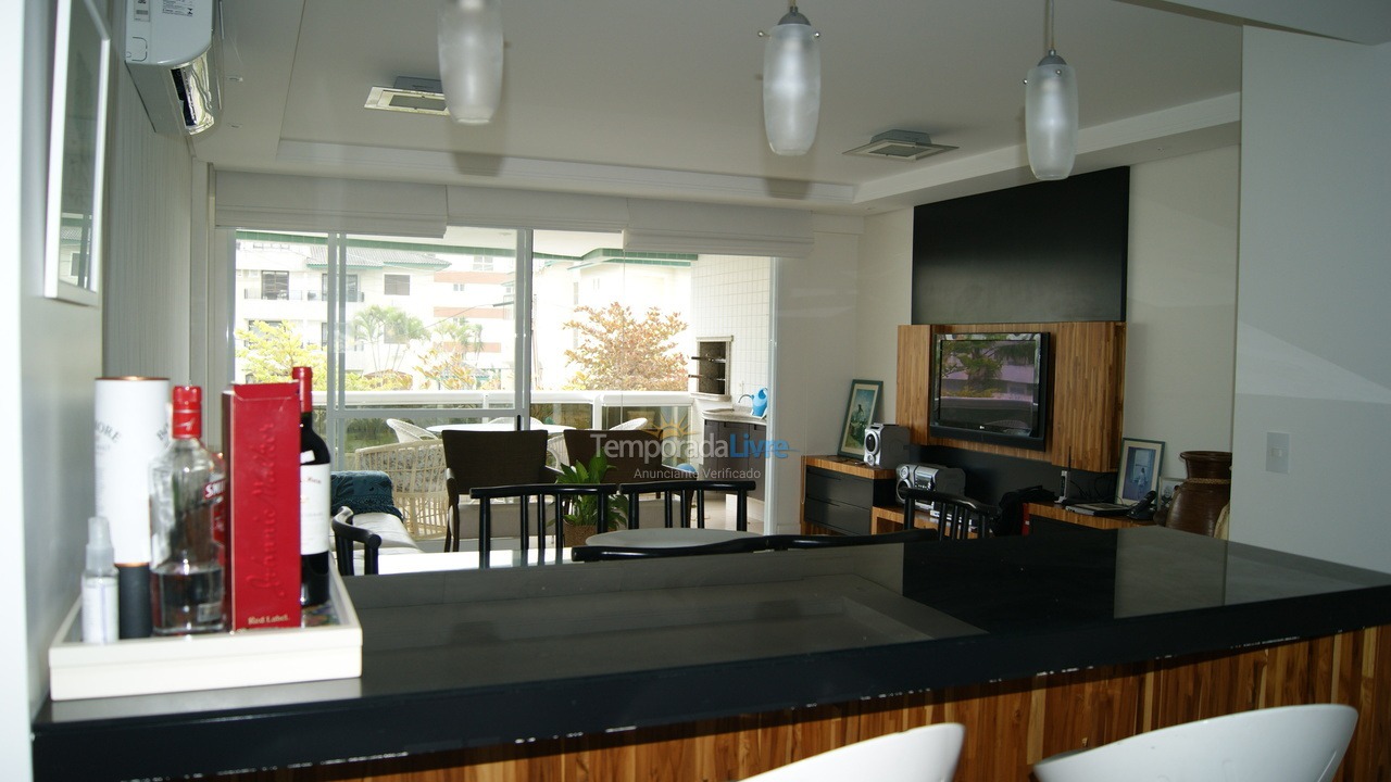 Apartamento para aluguel de temporada em Florianópolis (Praia Brava)