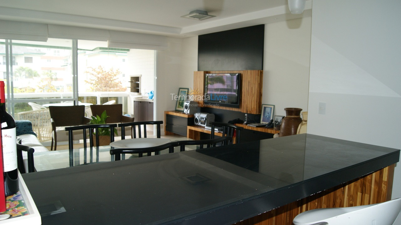 Apartamento para aluguel de temporada em Florianópolis (Praia Brava)