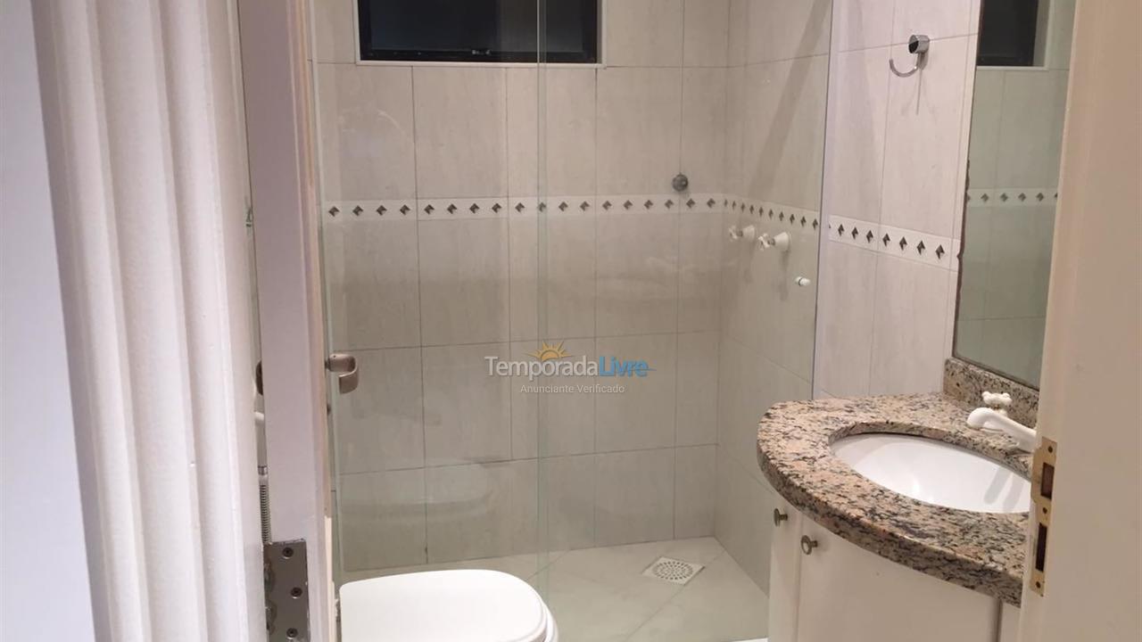 Apartamento para aluguel de temporada em Itapema (Meia Praia)