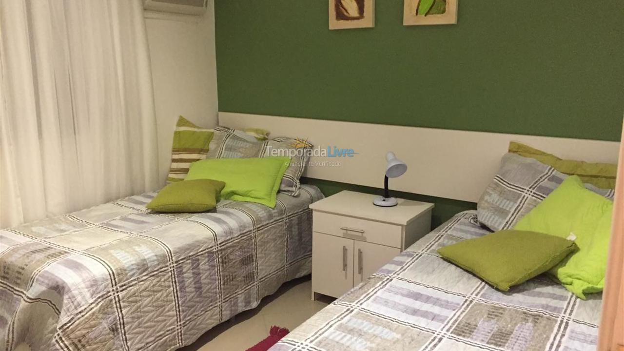 Apartamento para aluguel de temporada em Itapema (Meia Praia)
