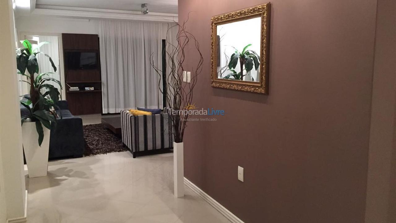 Apartamento para aluguel de temporada em Itapema (Meia Praia)