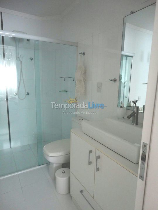 Apartamento para aluguel de temporada em Itapema (Meia Praia)