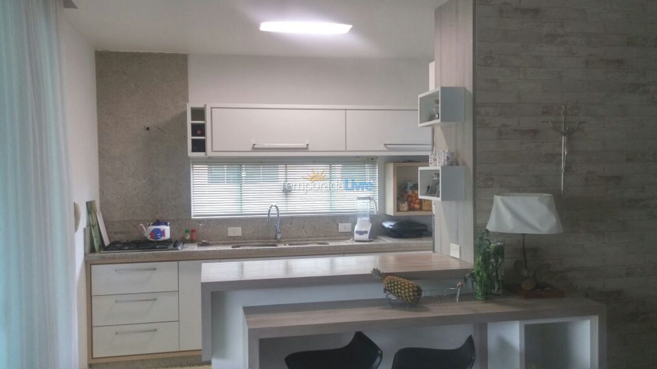 Apartamento para aluguel de temporada em Itapema (Meia Praia)