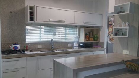 Apartamento 3 quartos Meia Praia Itapema SC