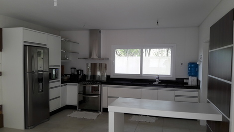 Casa de 4 dormitorios a 180 metros de la playa de Mariscal (Casa Magali)