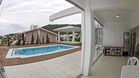 High standard holiday home for up to 10 people in Panorânico in Garopaba