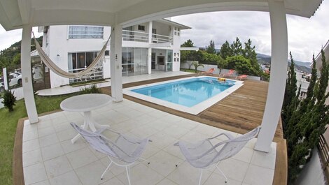 High standard holiday home for up to 10 people in Panorânico in Garopaba