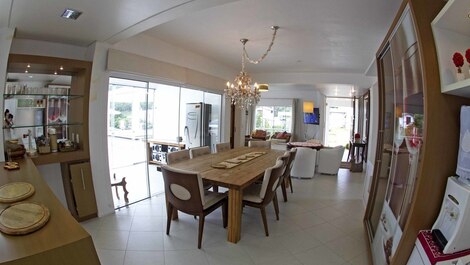 High standard holiday home for up to 10 people in Panorânico in Garopaba