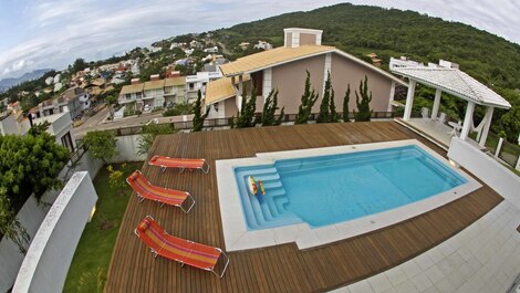 High standard holiday home for up to 10 people in Panorânico in Garopaba