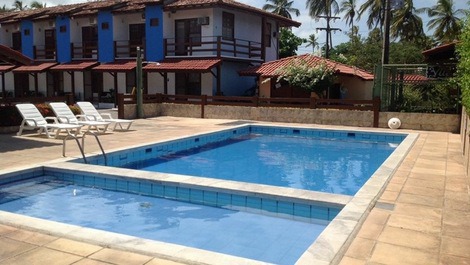 Piscinas infantil e adulto - - área comum do condomínio. 