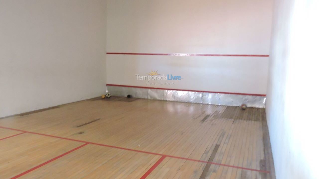 Apartamento para aluguel de temporada em Guarujá (Pitangueiras)