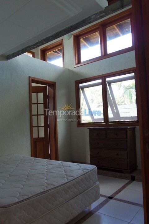 Casa para aluguel de temporada em São Sebastião (Praia da Baleia)