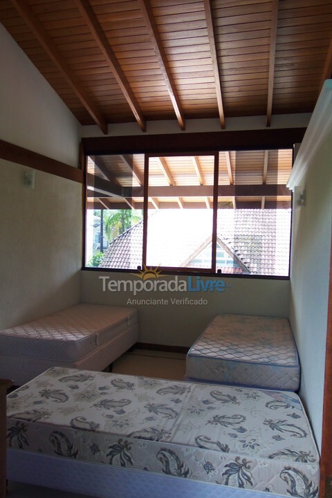 Casa para aluguel de temporada em São Sebastião (Praia da Baleia)