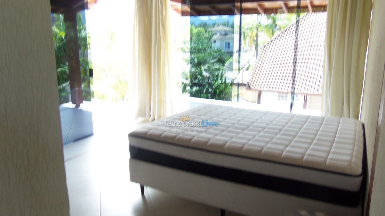 Casa para aluguel de temporada em São Sebastião (Praia da Baleia)