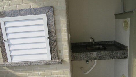 APART 301 COM 3DORMIT/1SUÍTE+AR COND/WI-FI-100M DA PRAIA