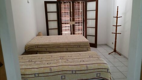 Linda Casa com 4 quartos, Piscina e Churrasqueira em Ubatuba