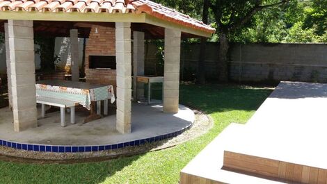 Linda Casa com 4 quartos, Piscina e Churrasqueira em Ubatuba