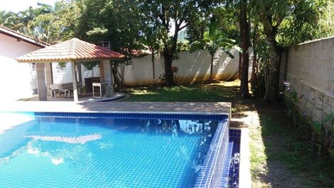 Linda Casa com 4 quartos, Piscina e Churrasqueira em Ubatuba