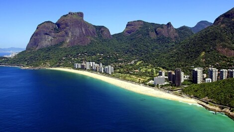 ENCANTO Y COWN EN JOÁ, CERCA DE LA PLAYA