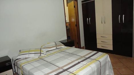 Casa mobiliada para na Atalaia, á 600 metros da praia.